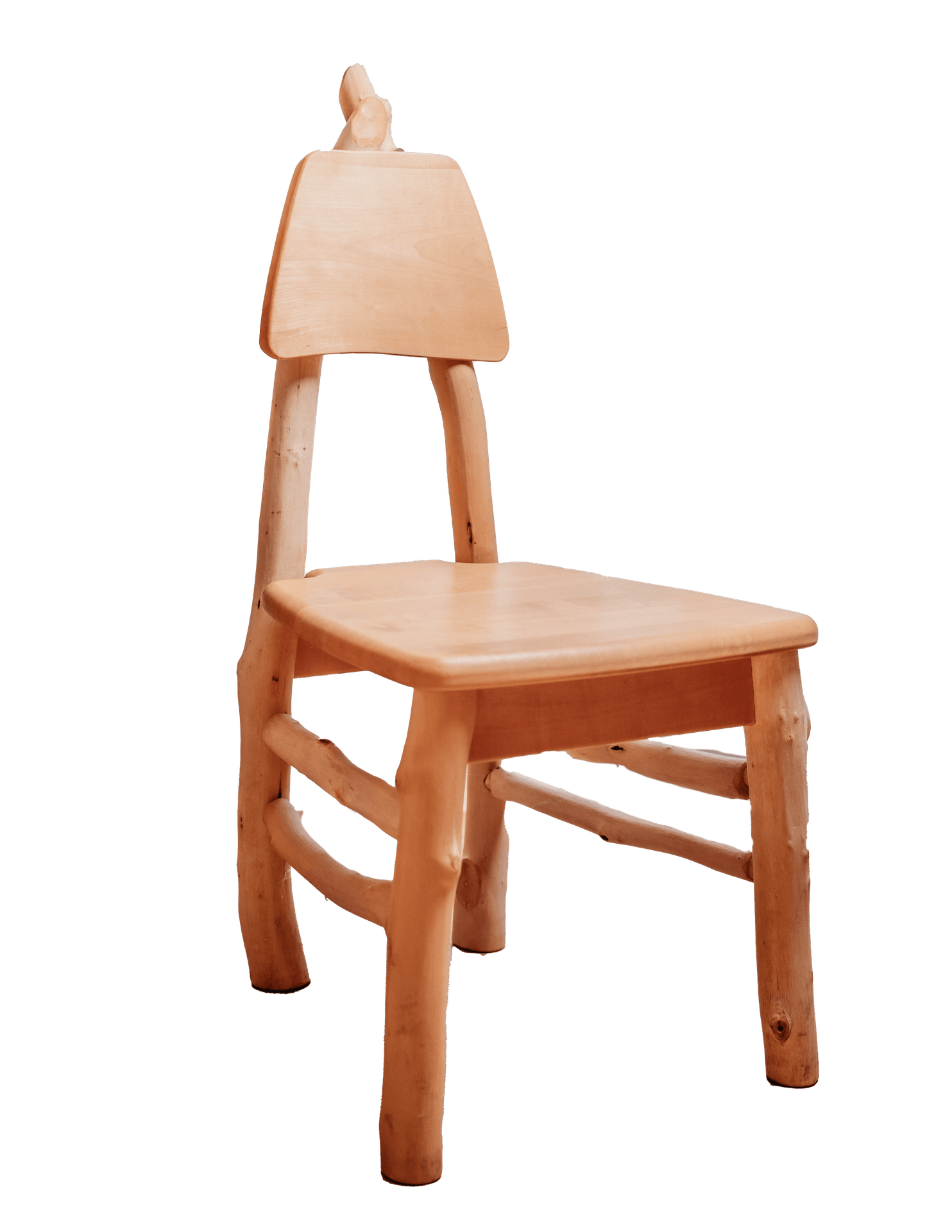 Handgemachter Stuhl freigestellt